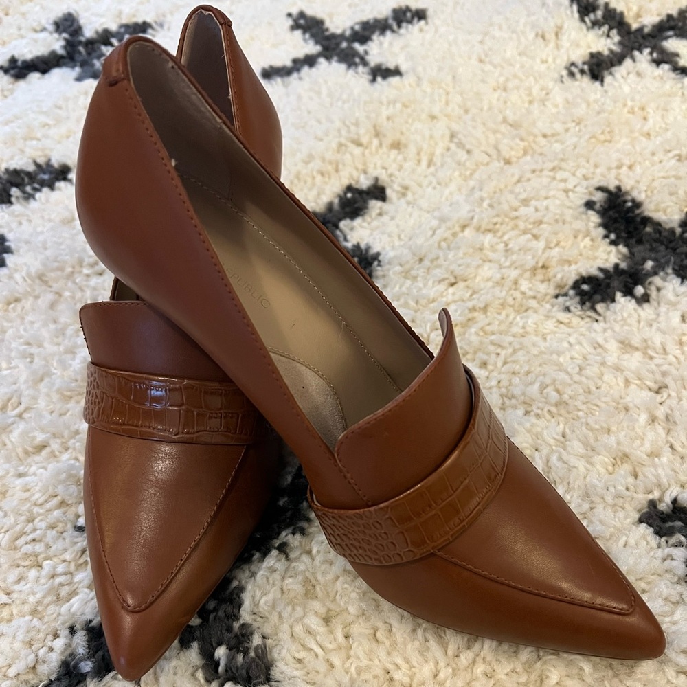 Banana Republic Madison 12-Hour Loafer Pump – Size 9 M